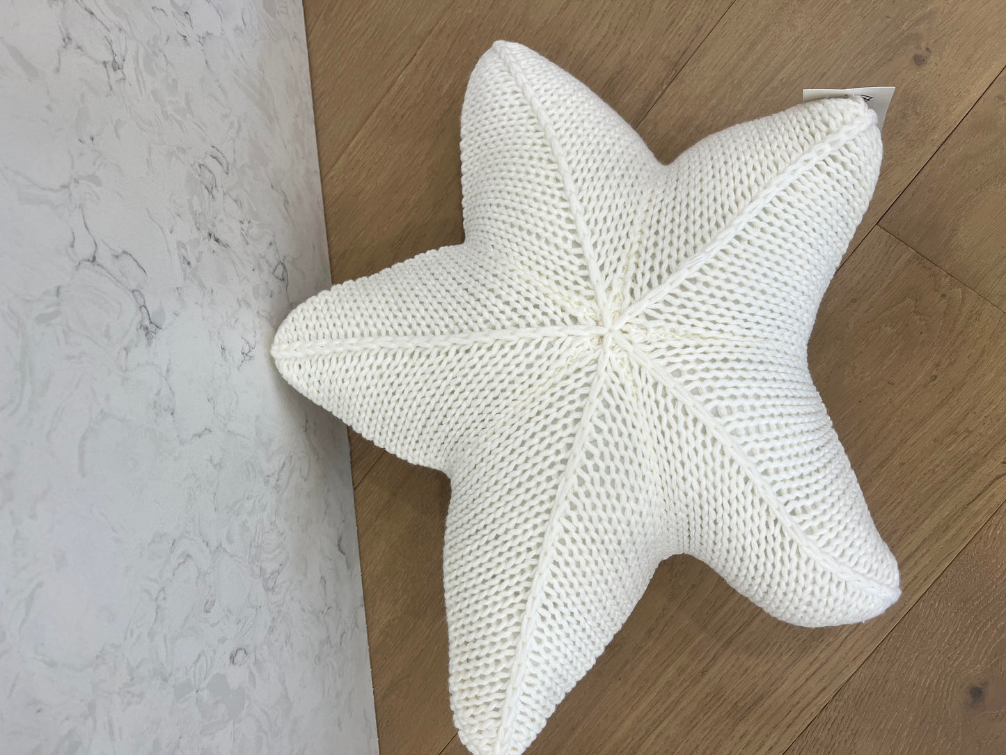 star cushion white